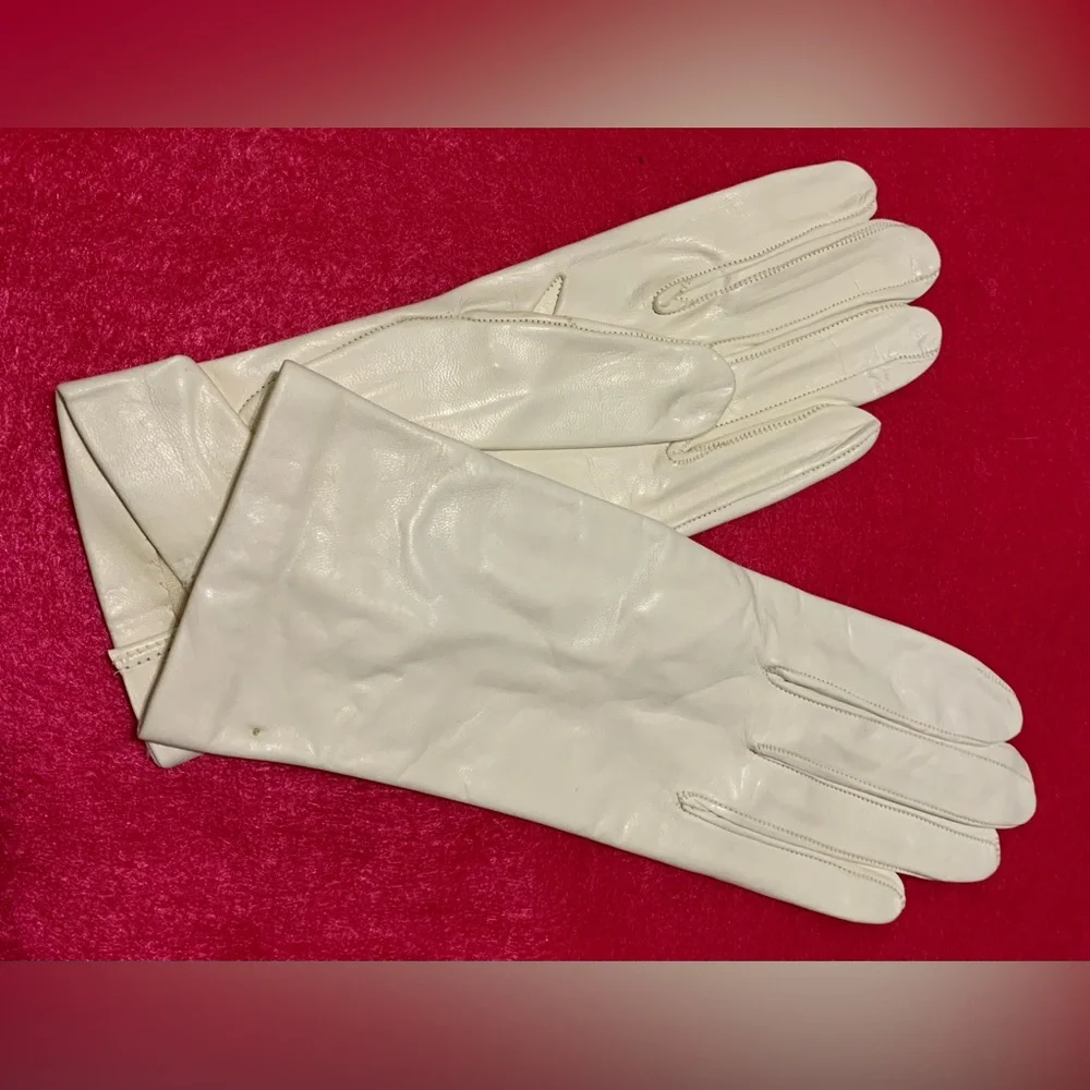 Vintage White Size 6.5 Madova Shiny Leather Gloves Silk Lined Wrist
